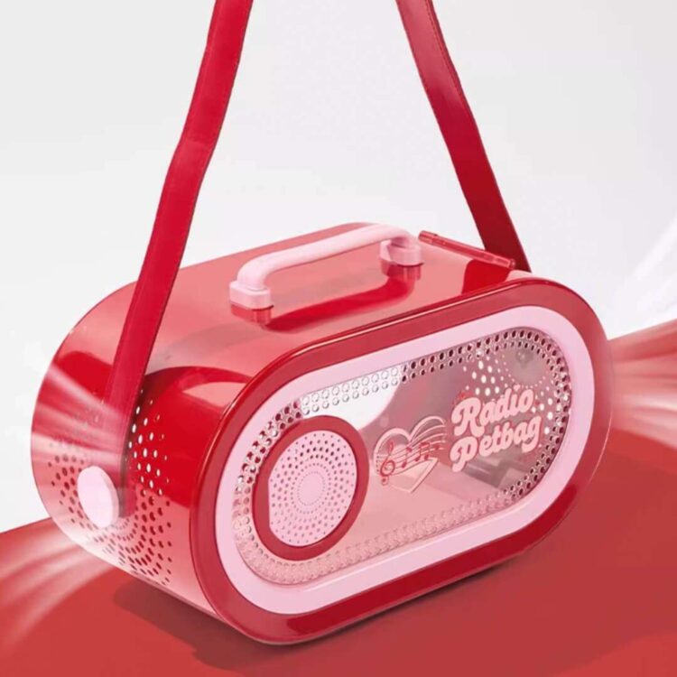 RadioMoMoCatCarrierc.jpg RadioMoMoCatCarrierc.jpg