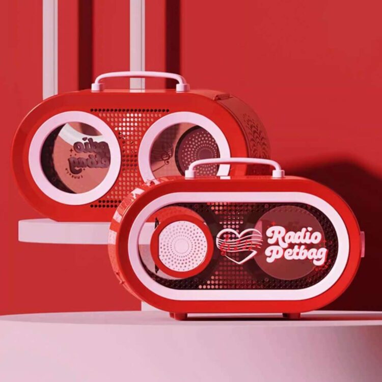 RadioMoMoCatCarrierd.jpg RadioMoMoCatCarrierd.jpg